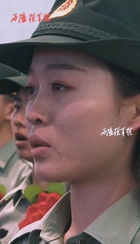 中国女兵流泪
